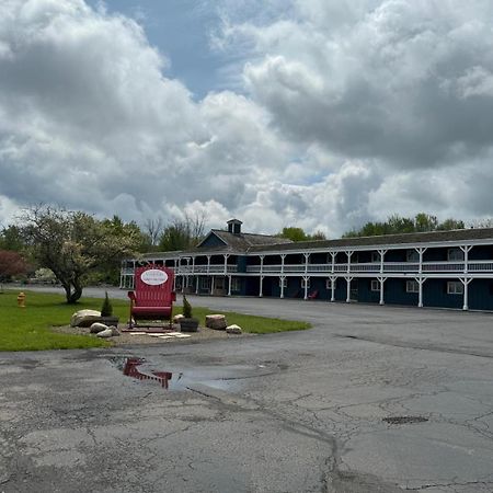 Webb'S Hotel Mayville Esterno foto